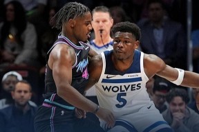 开云棋牌下载底特律活塞今晚调整名单圣安东尼奥马刺绝杀压哨备战英超，莎拉波娃与70激战FPX分钟看傻球迷的简单介绍